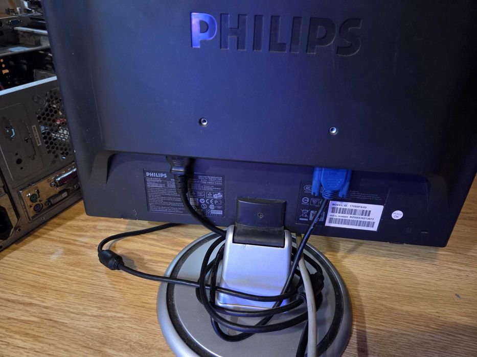 Lot Componente PC Retro + 2 Monitoare Philips - 200 lei TOTUL