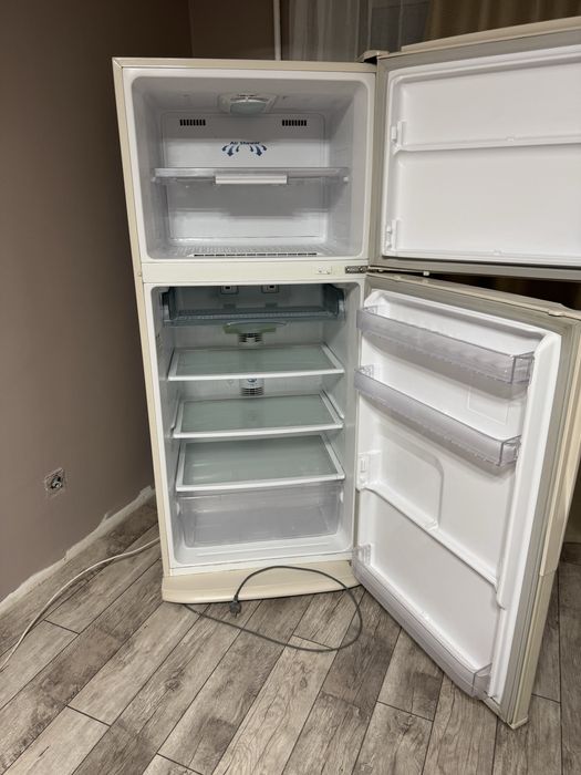 Холодильник Samsung