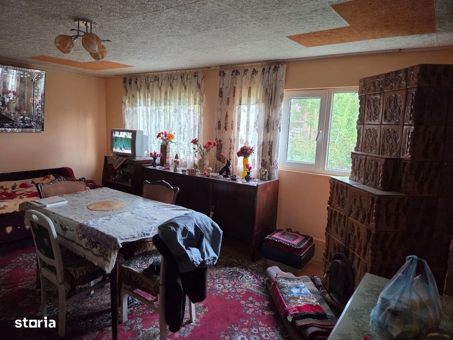 Casă cu 4 camere, mobilată, Mosteni, 35000 EUR