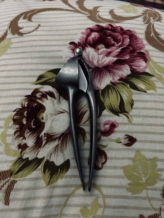 Чеснокодавка в хорошем состоянии