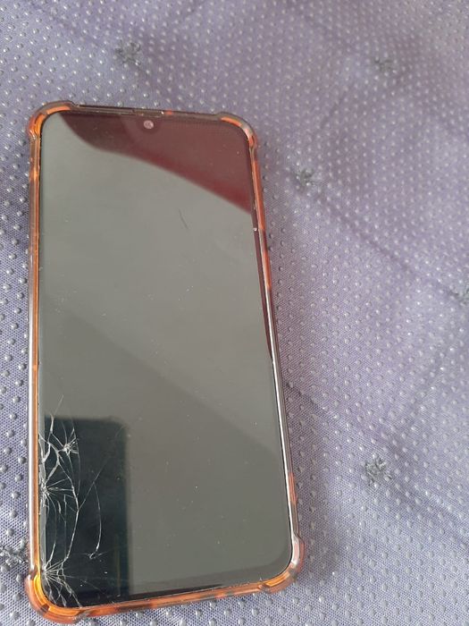 Самсунгн А40 смартфон