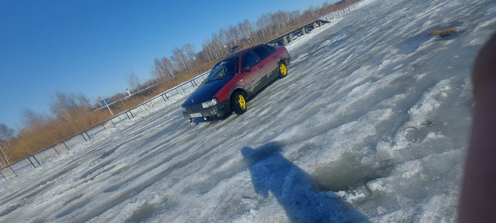 VW Passat B3 седан