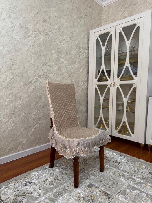 Срочно продам стулья с чехлом