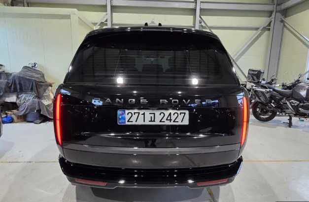 Range Rover P550e Autobioraphy