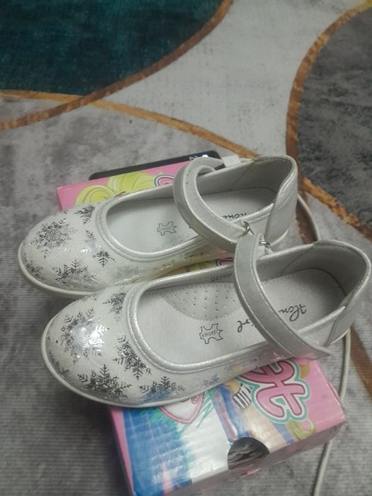 Продам детскую обувь