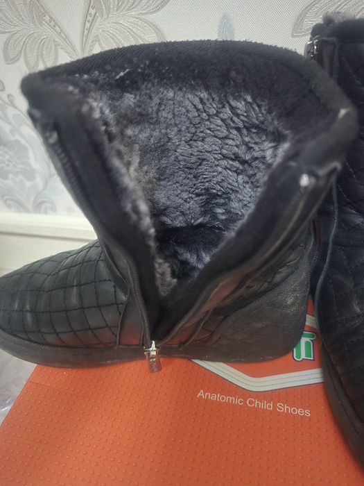 Продам  зимние угги кожаные, прошитые