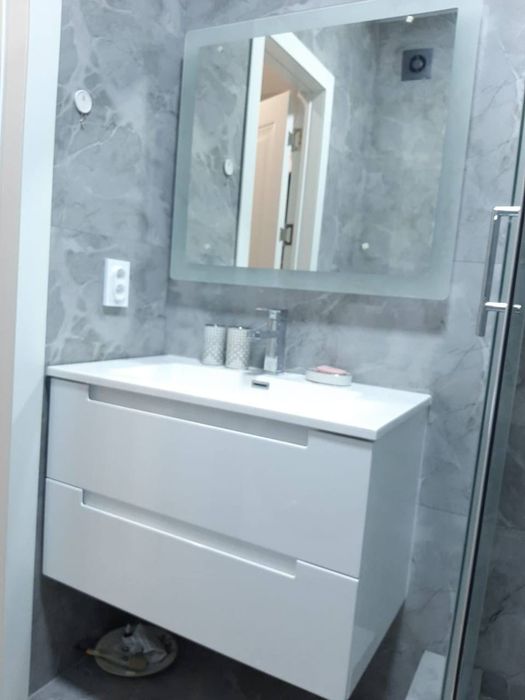 Девушку на подселение