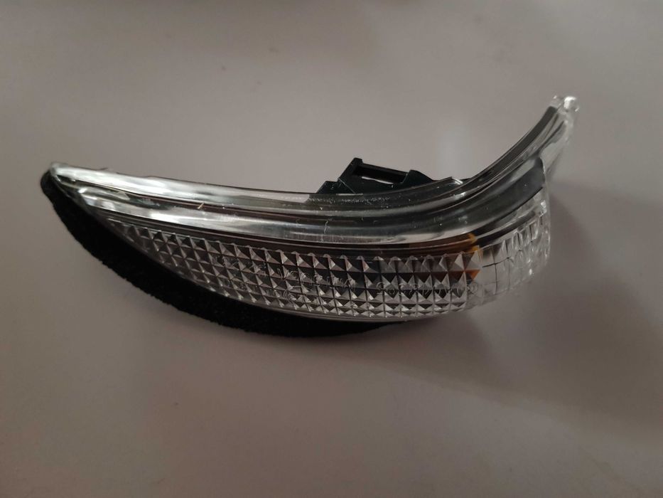 Поворотник, повторитель для бокового зеркала на Тойоту