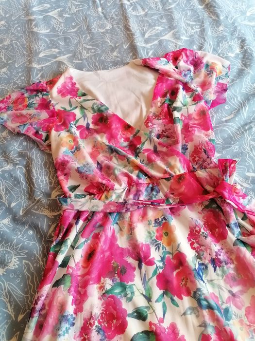 Лятна дамска рокля на цветя