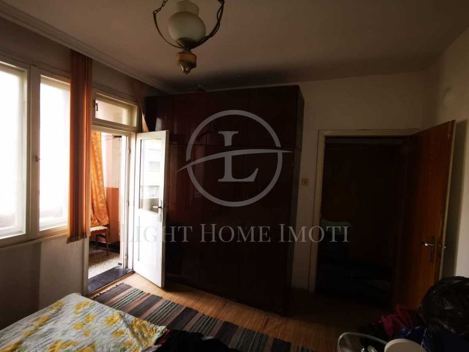 Реф. 155 Тристаен с гараж и таван / Втора Градска / Кючук Париж