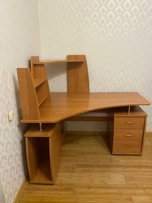 стол детский компьютерный