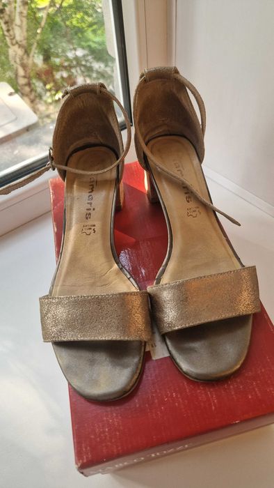 Продам кожаные босоножки Tamaris