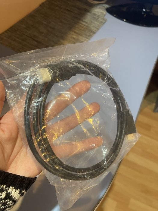 Cablu nou cu eticheta