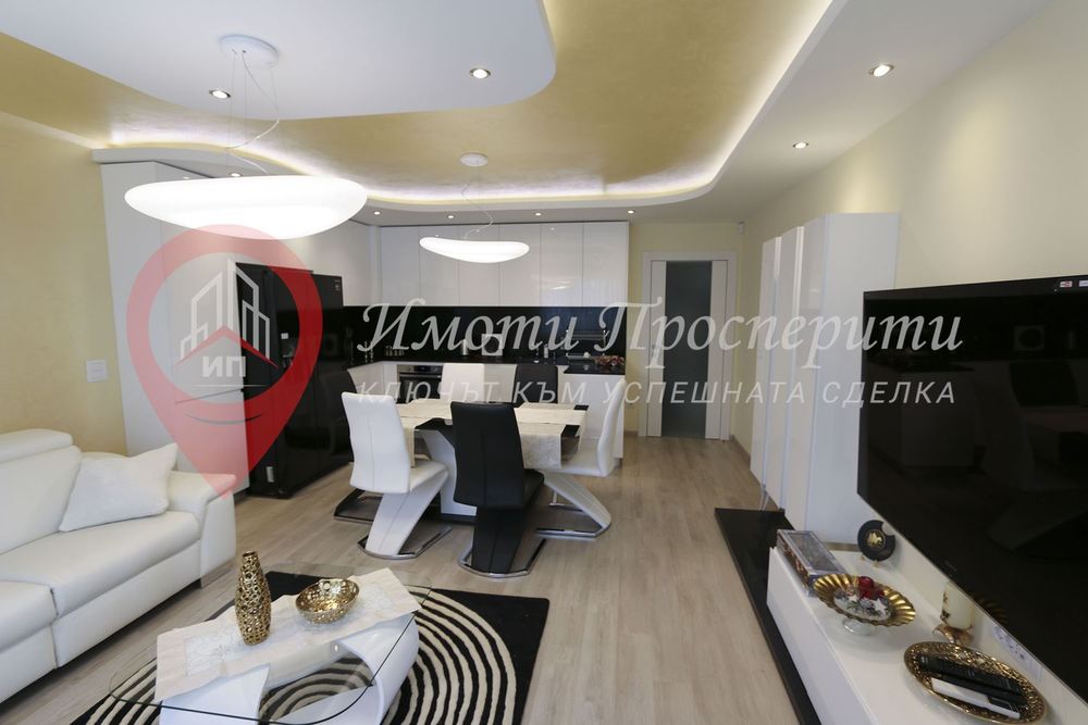 Дава се под наем Тристаен апартамент в София, Център - 119 кв.м за 1190 € - Снимка #1