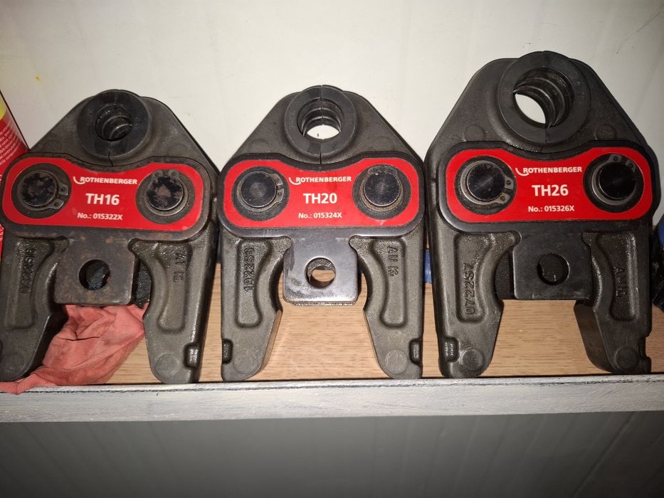 Bacuri sertizare țeavă multistrat aproape noi folosite foarte puțin