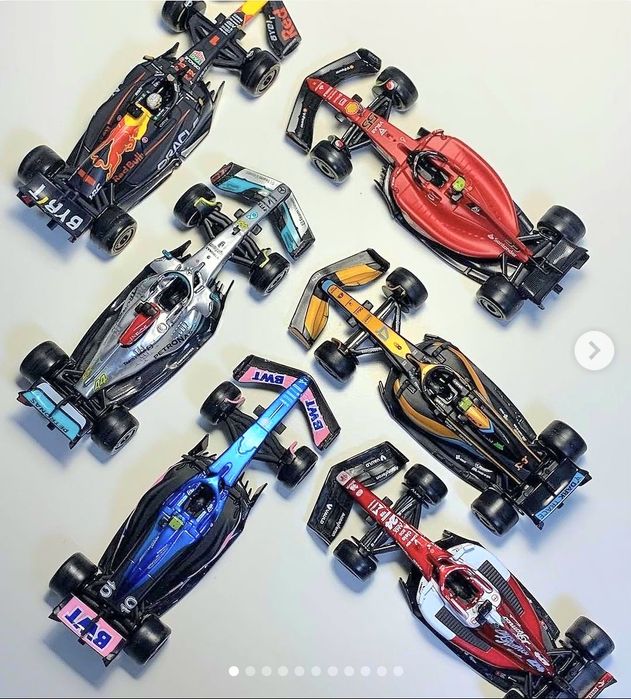 Machete auto scara 1 43 Formula 1 Bburago Red Bull Petronas Ferrari