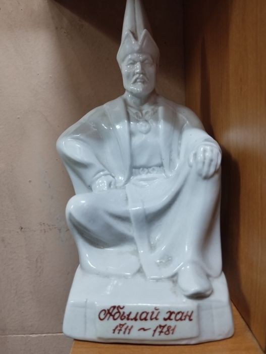Фарфоровая статуэтка Абылай хан