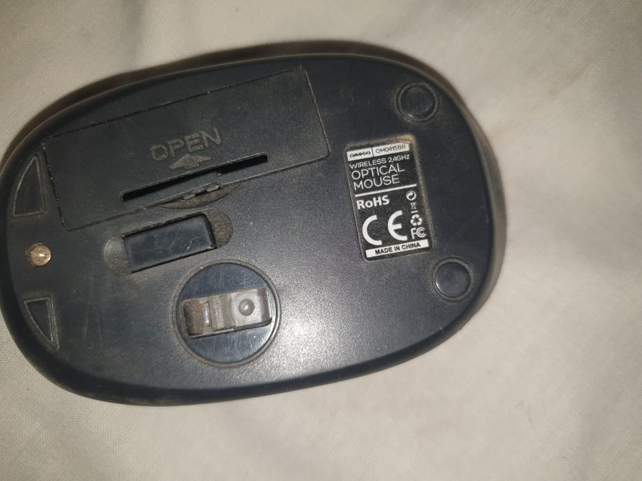 Vând Mouse Wireless Omega OM0415BR – 2.4GHz, USB, Negru-Roșu