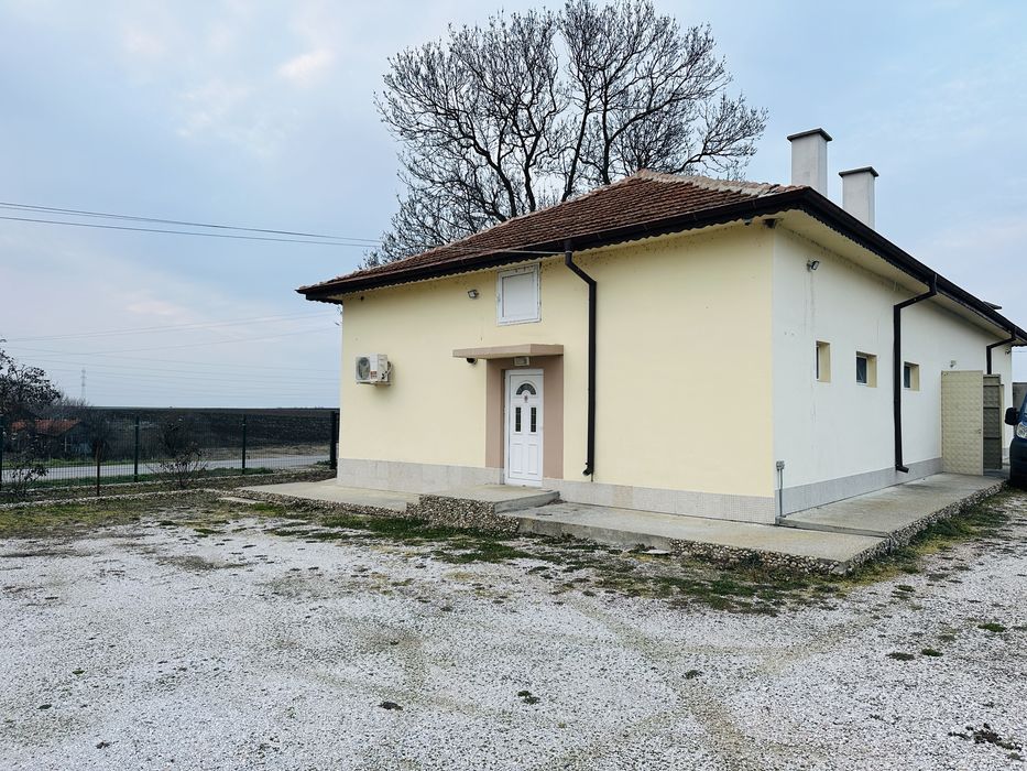 Дава се под наем Магазин в с. Роза, Област Ямбол - 184 кв.м за 408 € - Снимка #3