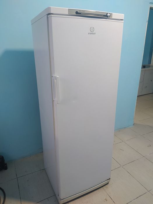 Продам морозильник indesit
