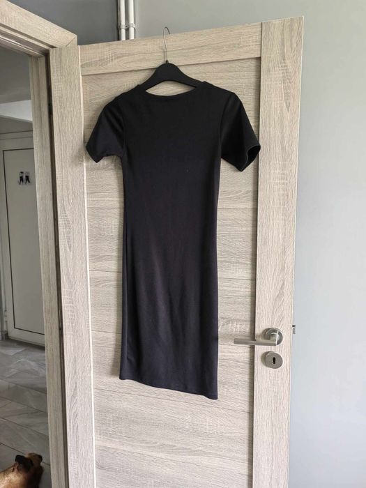 Рокля в черен цвят