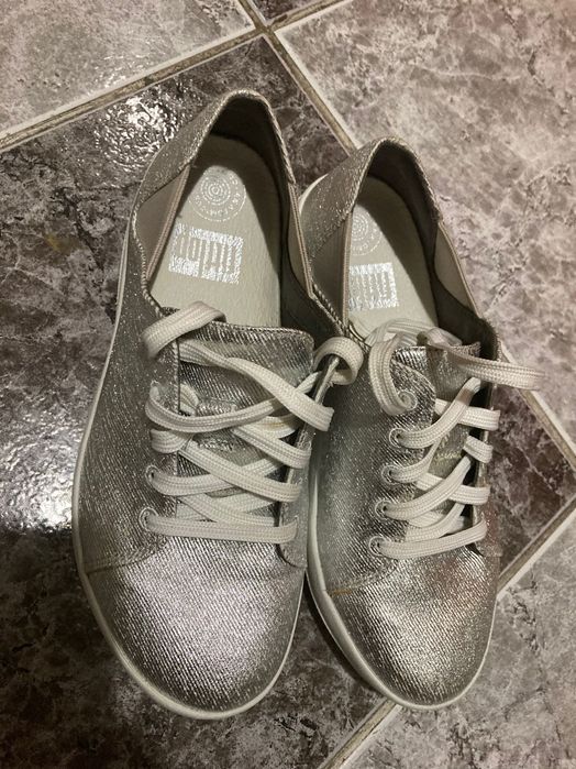 Кожени сребърни обувки”Fittlop” 36 номер