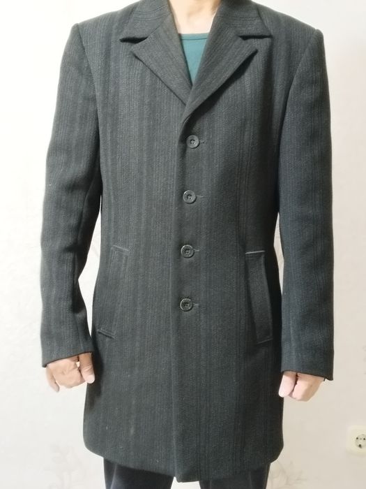 Продам мужское пальто в отличном состояний.Размер 46.Цена:5000 тг.