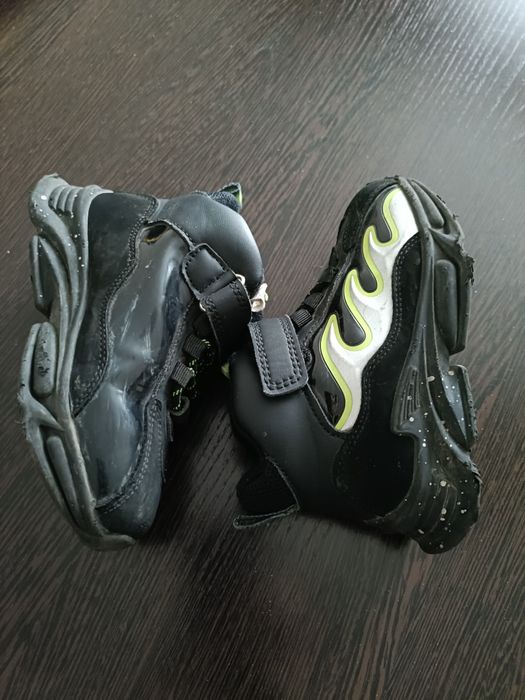 Продам кроссовки для мальчика