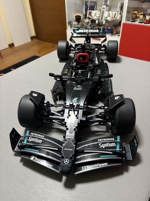Продавам Lego Technic  42171 Mercedes F1