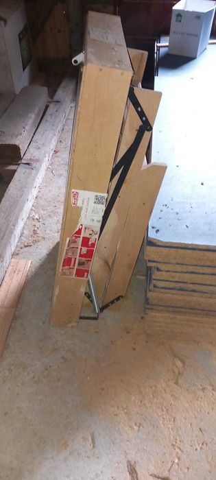 Scară ușă mansardă