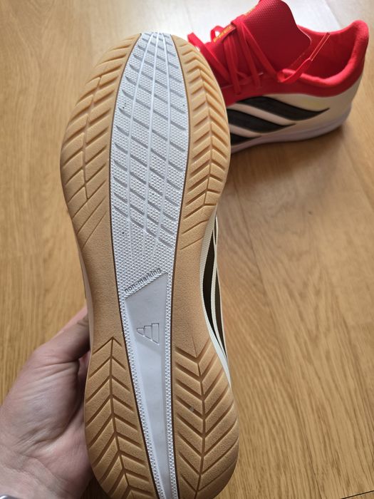 Vand adidasi pentru bărbați de sala
