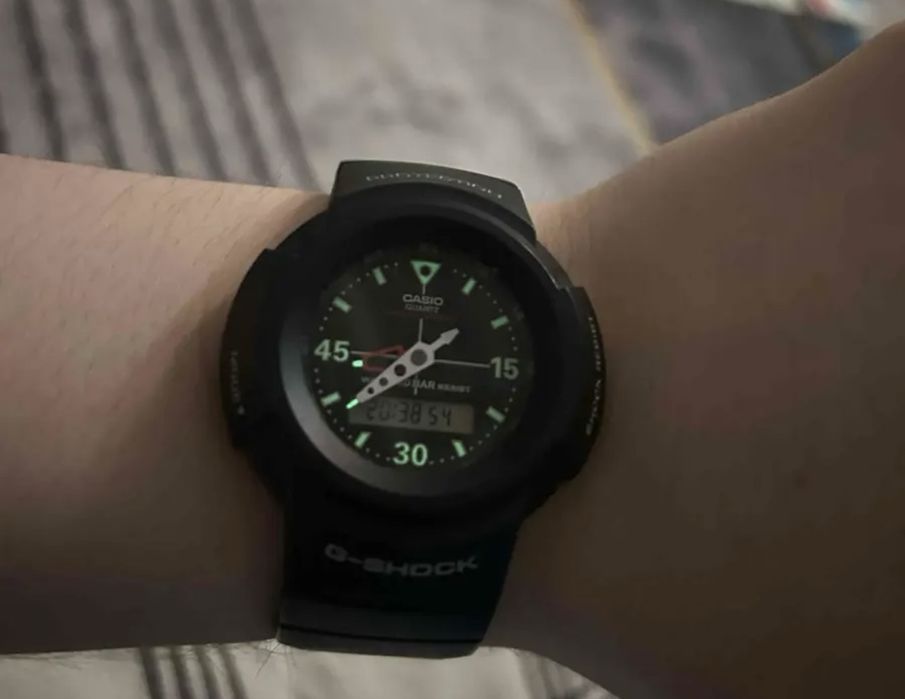 Срочно Casio g shock AW500e-1