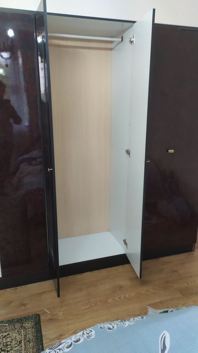 Шкаф для одежды три отсека