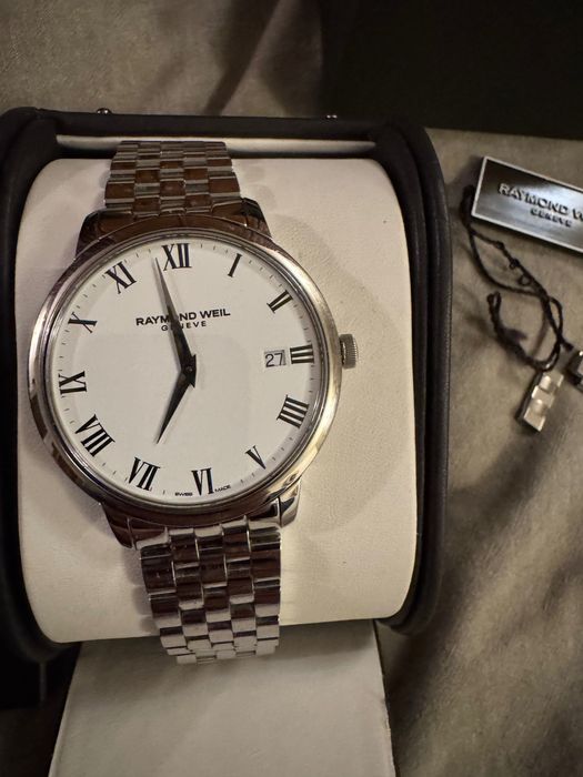 Продавам оригиналния си часовник RAIMOND  WEIL. Слагал съм го 3 пъти