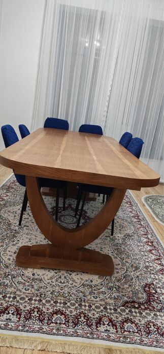 Кухонный стол с стульями