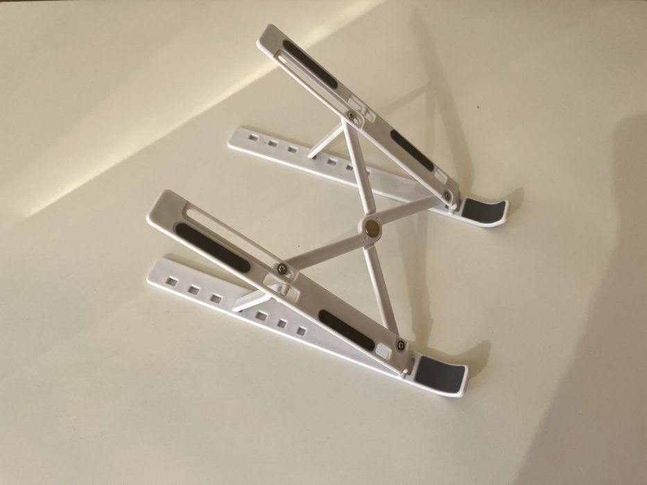 Стойки за таблет лаптоп - няколко вида
