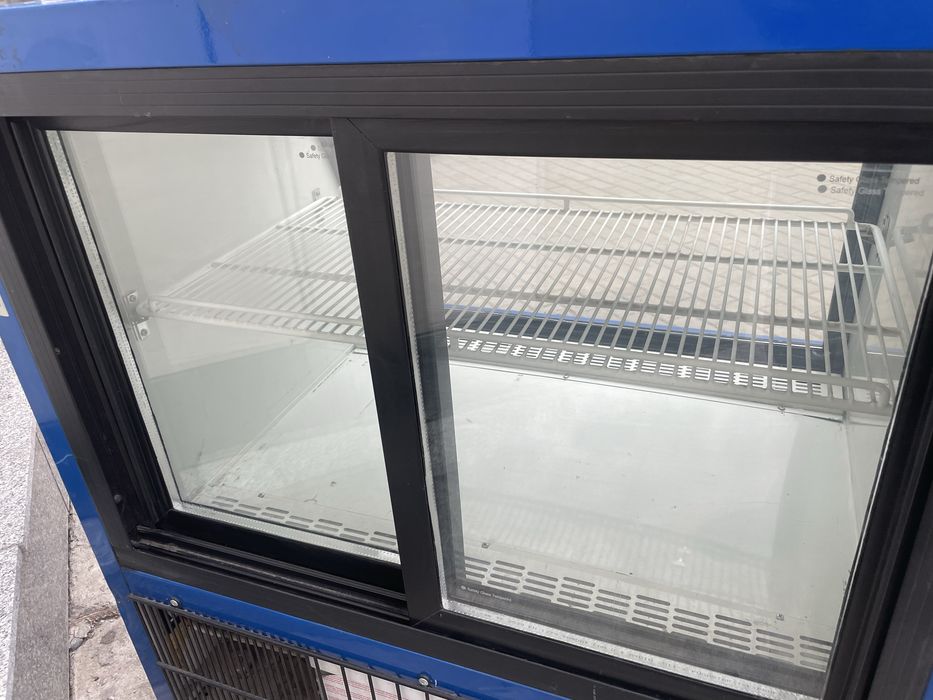 Витринный холодильник