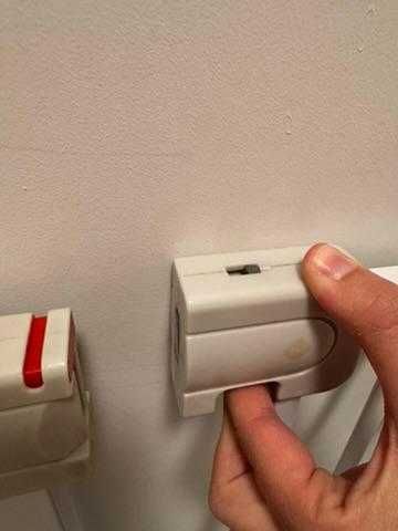Универсална метална висока детска преграда за врата Safety1st с удължител