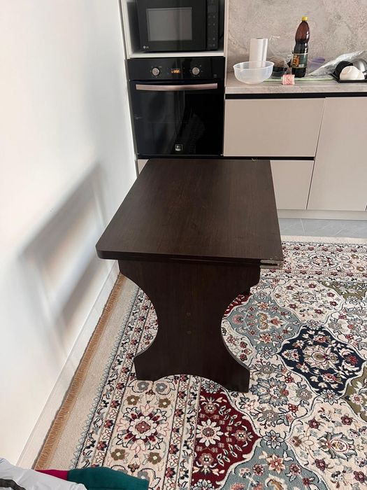 Продам кухонный стол