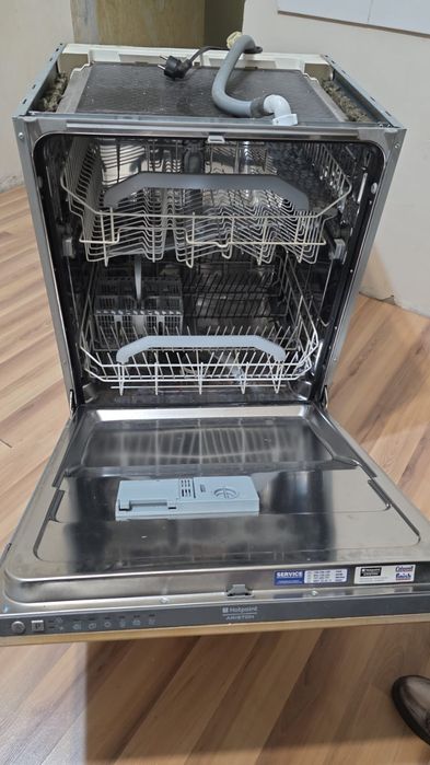Продам посудомоечную машину