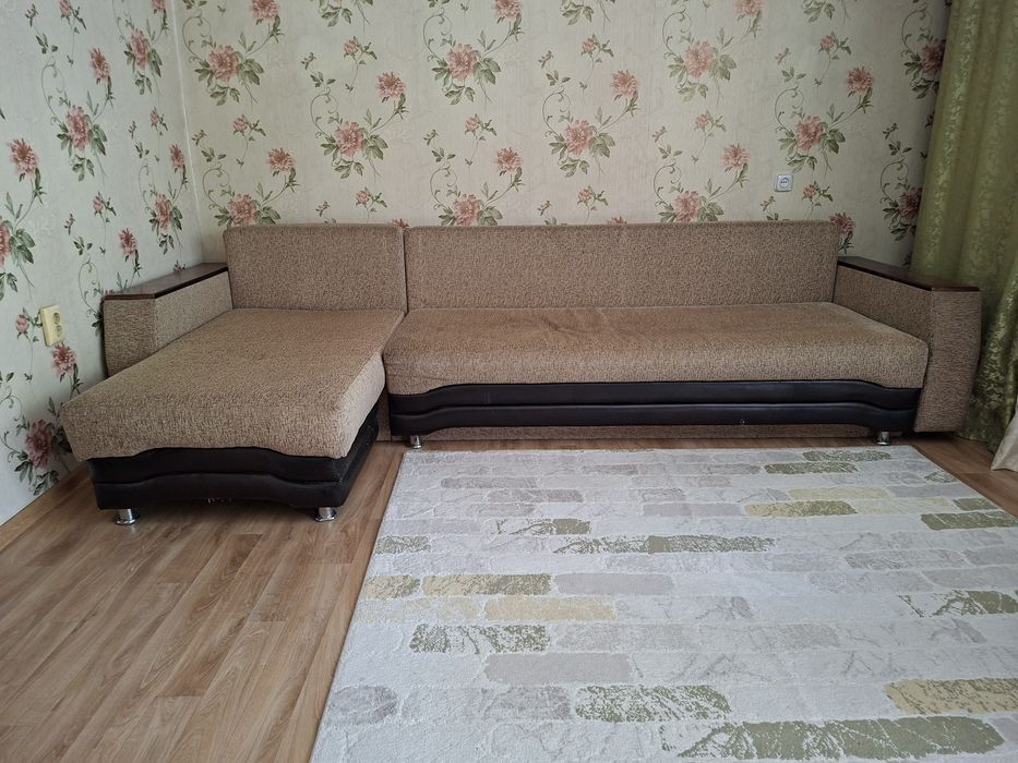 Диван угловой,длинной 3м.20