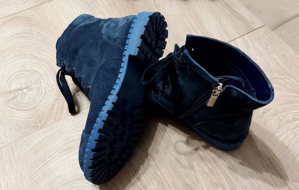 Дамски велурени боти