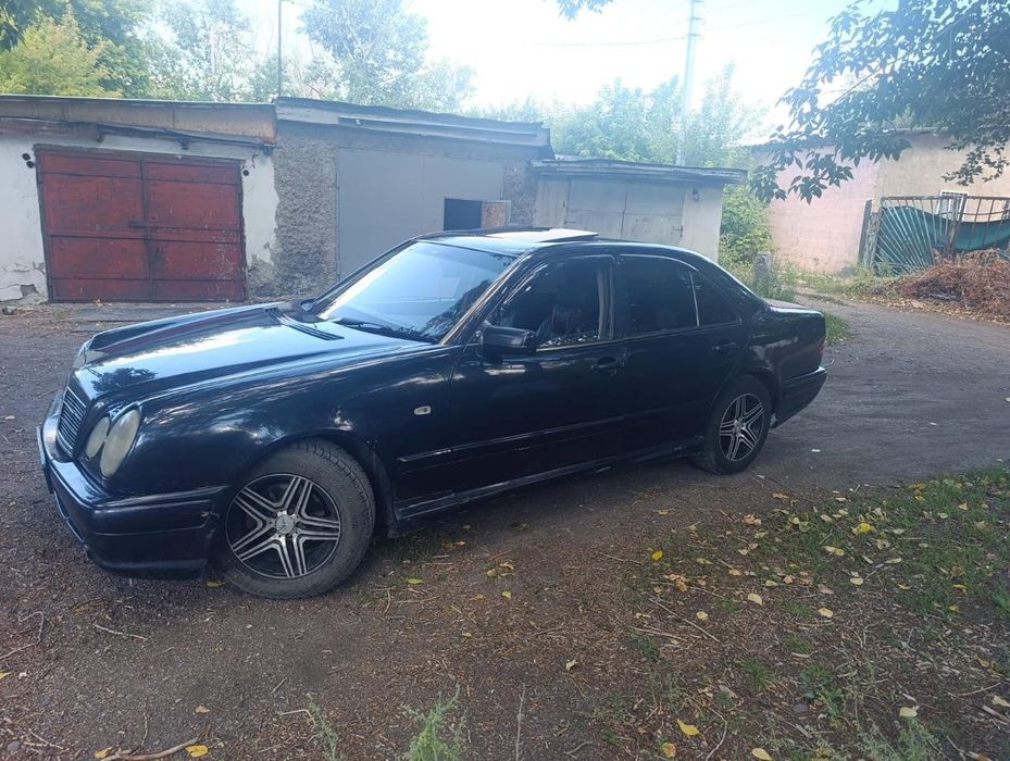 Мерседес Е 200 лупарик