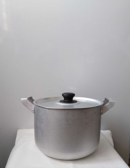 ОТДАМ ДАРОМ Кастрюлю. Среднюю, алюминий, 4Л, 13*15*20см. Советую. БУ