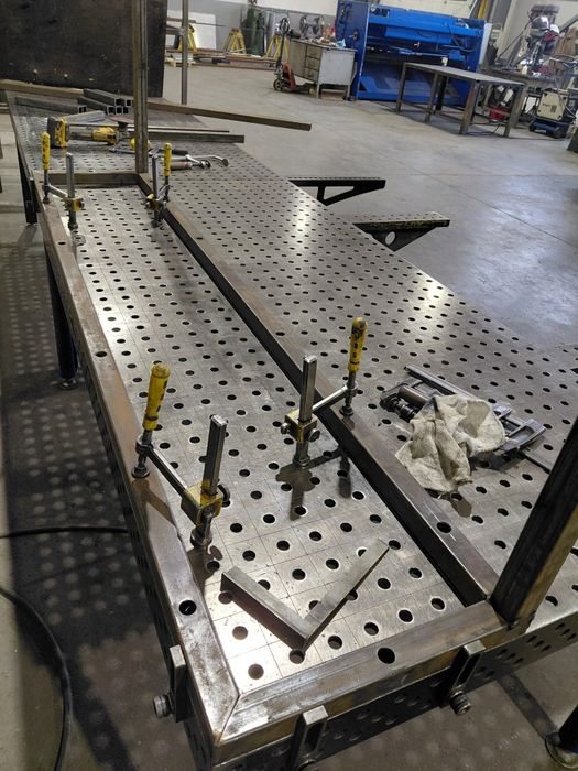 Vând masă de sudură profesională