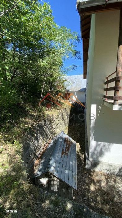 Vila de vanzare, teren 3100 mp, 7 camere, 6 grupuri sanitare, 3 CT, an
