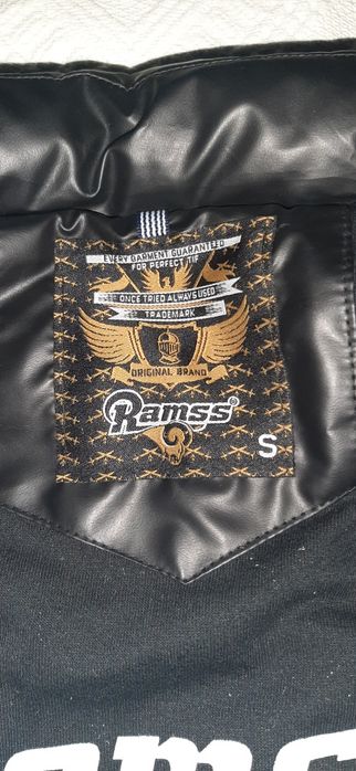 Geaca noua fara eticheta,marimea S, de culoare neagra