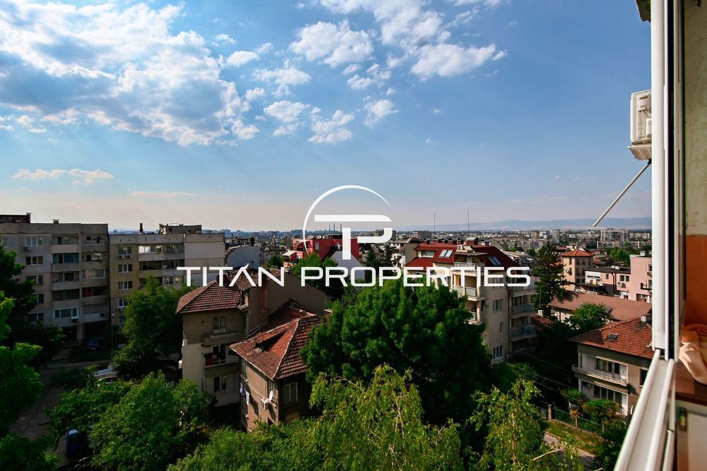 Тристаен за продажба в кв. Редута