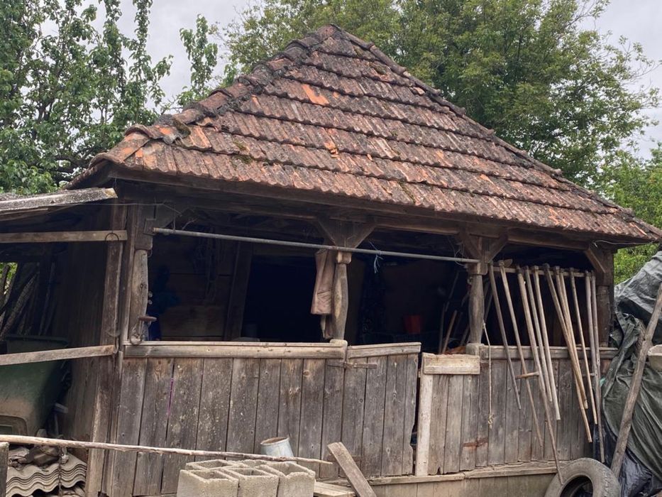 Vand cladire cu vechime de 100 ani