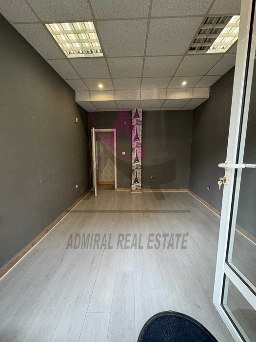 Дава се под наем Магазин в Варна, Спортна зала - 18 кв.м за 205 € - Снимка #1